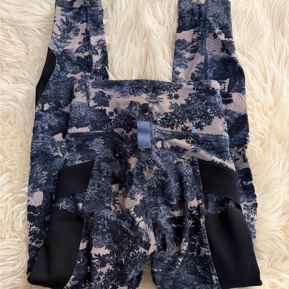 Lululemon Cargo Super-High-Rise Hiking 25" Size 2 new - Picture 8 of 9